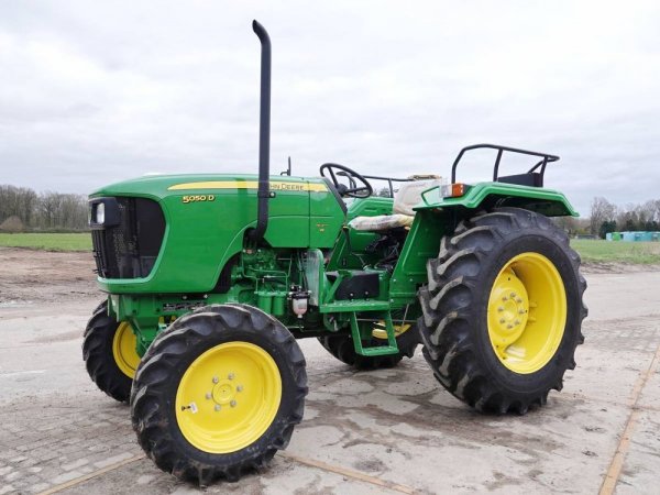 Минитрактор John Deere 5050D