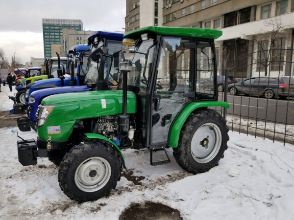 Минитрактор с кабиной DW 404 AC