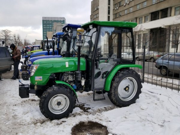 Минитрактор с кабиной DW 404 AC